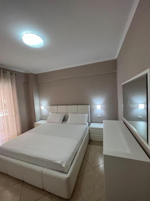 Cozy Getaway In Saranda, Access Apartment *