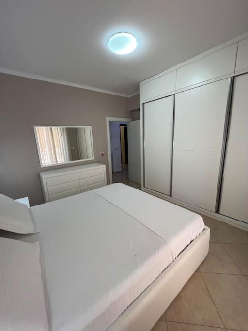 Cozy Getaway In Saranda, Access Apartment
