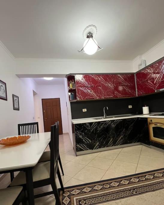 Cozy Getaway In Saranda, Access Apartment *